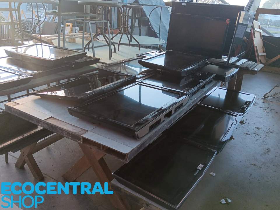 📺 THESE 20 TVs HAVE BEEN REDUCED TO JUST $5 EACH! 📺 Looking for a bargain for the spare room, garage, bach or kids’ room? We’ve got 20 TVs reduced to just $5 each, with a range of sizes and brands to choose from. Even better, all of these TVs have been PAT tested and come with an electrical safety certificate, so you can shop with confidence. Check out the photos to see what’s available — at just $5 each, these bargains won’t last long! 📍 EcoShop – 191 Blenheim Road, Christchurch 🕘 Open 9am–5pm, 7 days #EcoShop #Christchurch #TVBargain #SecondHand