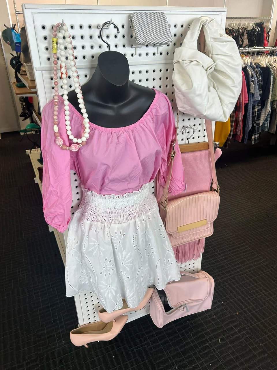 We’ve had some wonderful donations today, including a great selection of books, furniture and plenty more treasures. Pop into the Whanganui Salvation Army Family Store and have a look and checkout our prices, you never know what you might find!
A huge thank you to everyone who kindly donates to us.