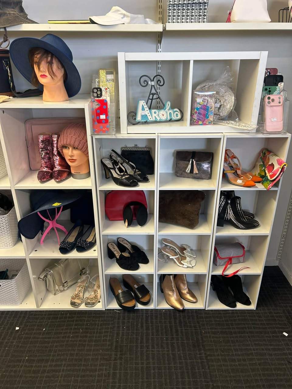 We’ve had some wonderful donations today, including a great selection of books, furniture and plenty more treasures. Pop into the Whanganui Salvation Army Family Store and have a look and checkout our prices, you never know what you might find!
A huge thank you to everyone who kindly donates to us.