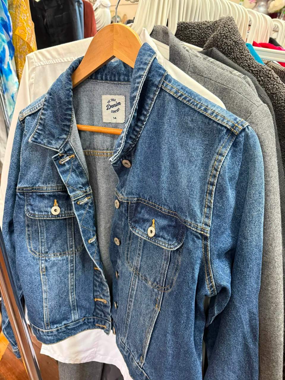 Just a few of the amazing donations that are available and ready for you to enjoy today! Open 11-3, Fri/Sat/Sun Supporting community groups and 100% volunteer run!