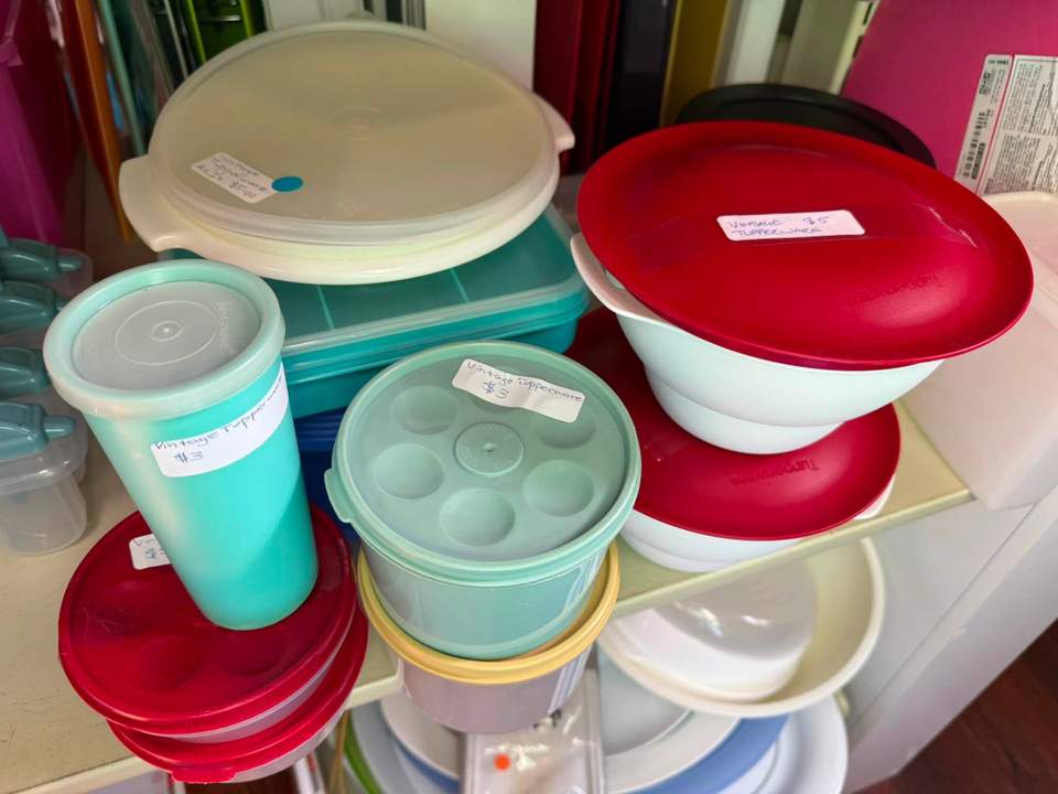 Just a few of the amazing donations that are available and ready for you to enjoy today! Open 11-3, Fri/Sat/Sun Supporting community groups and 100% volunteer run!
