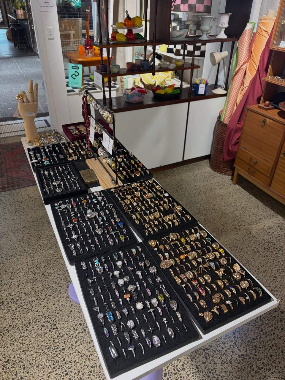 The store is looking very cute today, if we do say so ourselves.
Open 7 days 10am - 4pm in the backlane of Ponsonby Central next to WATDA so pop by and see us for great vintage and good vibes!