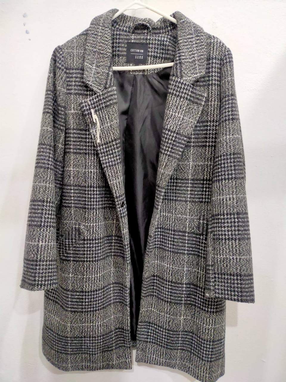 AUGUST SPECIAL $5 Bag Sale On all regular priced winter adult and children's clothing. The sale also includes shoes and linen items. Note: labelled items are exempt from the sale CD and DVD discs now 50c each