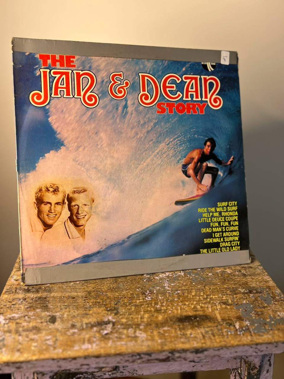 🔥 FATHER'S DAY WEEKEND RECORD SALE — TOMORROW! 🔥 The wait is over. Tomorrow from 9AM, over 300+ records hit the floor at Salamander Bay Recycling. 💿 Rare finds 🎸 Vintage classics 🎤 Iconic artists 🎶 Hidden gems Every record individually priced. No pre-sales. No holds. No sneak-ins. This is strictly first in, best dressed. Whether you're a serious collector or just love the thrill of crate digging, make sure you're through the doors when they open. 📅 Tomorrow ⏰ 9:00AM 📍 Salamander Bay Recycling Get ready to dig. The gems won't last long. When they're gone, they're gone. 🎶🔥