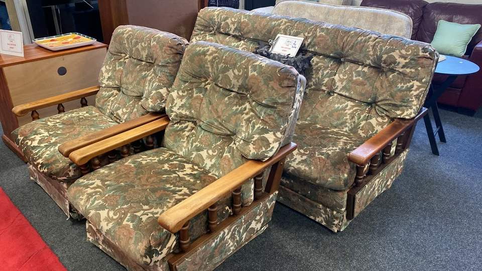 3 pce suite in amazing condition
$120
We deliver