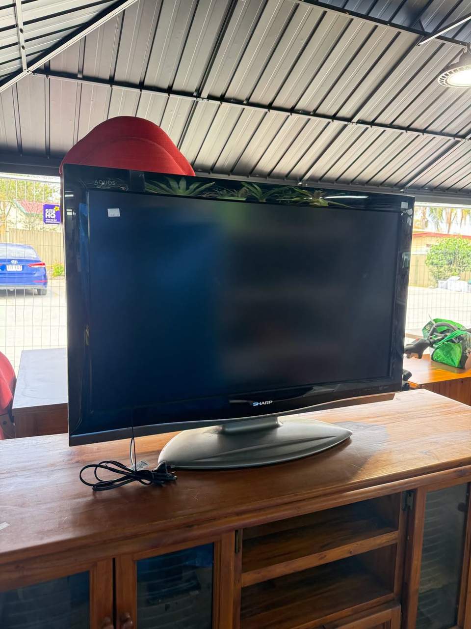 TV available for just $45! What a bargain! Perfect for the lounge room, bedroom or spare room.
Come into our op shop and check it out before it’s gone!
First in best dressed – no holds!
#woundedheroes #supportveterans #opshopfinds #tv #bargainfinds #shopforacause #communitysupport