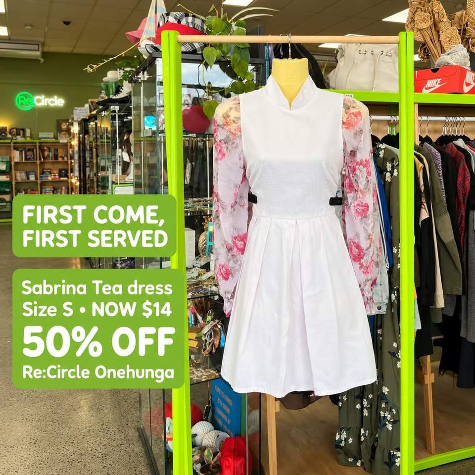 FIRST COME, FIRST SERVED AT RE:CIRCLE ONEHUNGA!
This gorgeous Sabrina Tea cream dress with floral sleeves is a spring standout—and it’s now just $14, reduced by 50%! A Just Jeans flower top is also waiting in-store for only $10.
There’s only one of each, so be quick if something has caught your eye. Once it’s gone, it’s gone!
 Re:Circle Onehunga
252 Onehunga Mall
At the top roundabout in the big green building
SELLERS: Spring-cleaning your wardrobe? Turn the clothes you no longer wear into extra cash. Book a stall, set it up once, and let Re:Circle handle the selling while you track your sales online.
#ReCircleOnehunga #Onehunga #FirstComeFirstServed #SpringFashion #SecondhandFashion #PrelovedStyle #ShopLocalNZ #OnlyOne #SellYourClothes #BookAStall #CircularFashion