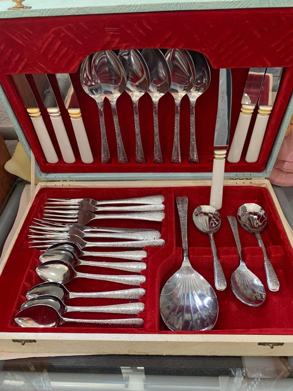 Beautiful Sheffield England cutlery set in today! #opshopper #opshopfinds #bargainshopper #sheffieldcutlery #opshopscore