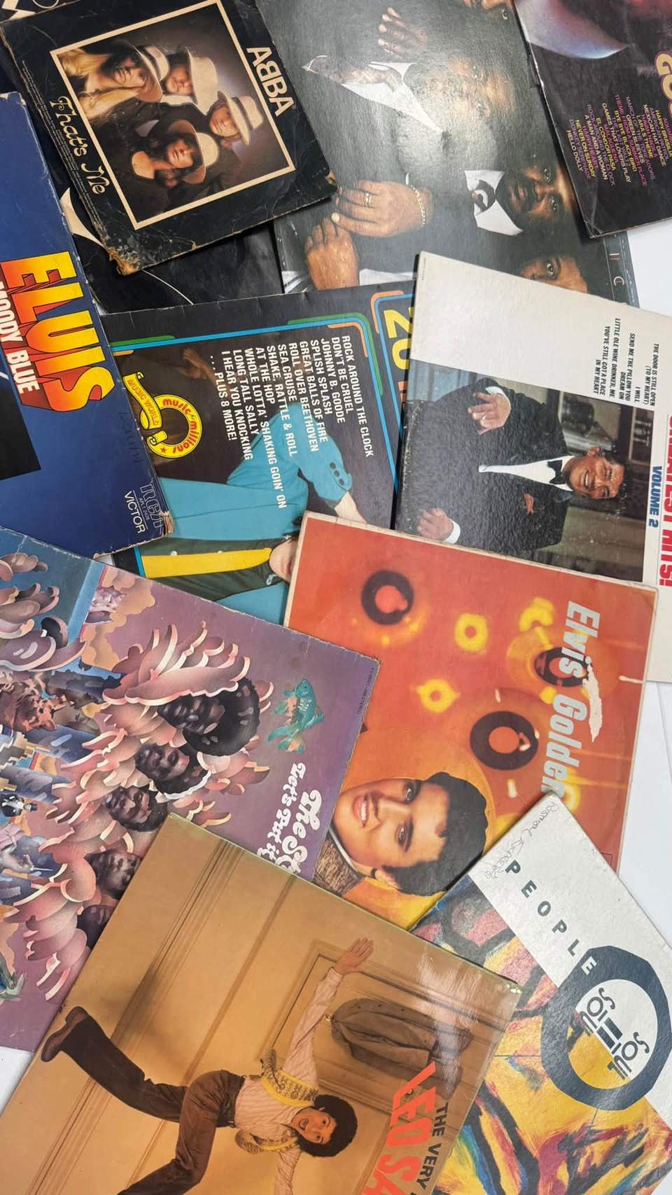🎬🎶 A little plug for today’s massive arrival… FOUR trolley-loads of DVDs, CDs and records have just rolled into Tipping Point! From classic movies and complete TV series to vinyl treasures and old-school favourites—there’s plenty to dig through. You never know what gem might be hiding in there! 👀💿🎵 Come in, have a browse and give some great entertainment a second life.