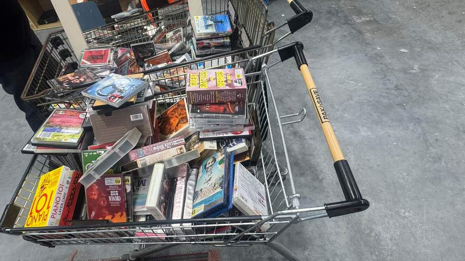🎬🎶 A little plug for today’s massive arrival… FOUR trolley-loads of DVDs, CDs and records have just rolled into Tipping Point! From classic movies and complete TV series to vinyl treasures and old-school favourites—there’s plenty to dig through. You never know what gem might be hiding in there! 👀💿🎵 Come in, have a browse and give some great entertainment a second life.