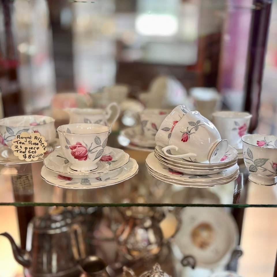 Step back in time a bit with this pretty Royal Albert Tea Rose tea set. It’s in as new condition and will give you many years of delightful tea parties. While you’re lingering in the past, have a look at this beautiful vintage set of crystal dessert or ice cream footed bowls with a diamond-cut pattern. So much pleasure to be had from pieces like these, so don’t miss out! We’re at 33 Mechanics Road Red Hill and open Tues, Weds, Fri and Sat from 10 am to 1 pm. Proudly supporting Peninsula Home Hospice and other local nonprofits.