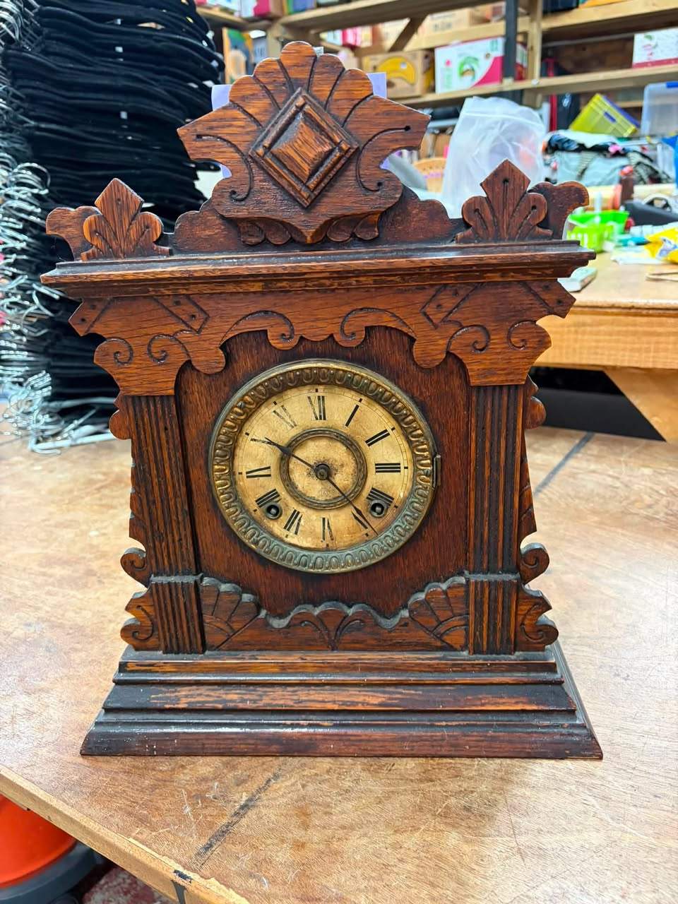 There is a gentleman in Paeroa that fixes and buys clocks - we would greatly appreciate if you’re able to contact us to look at this beautiful vintage clock please.
Please pass this message to locate this person.