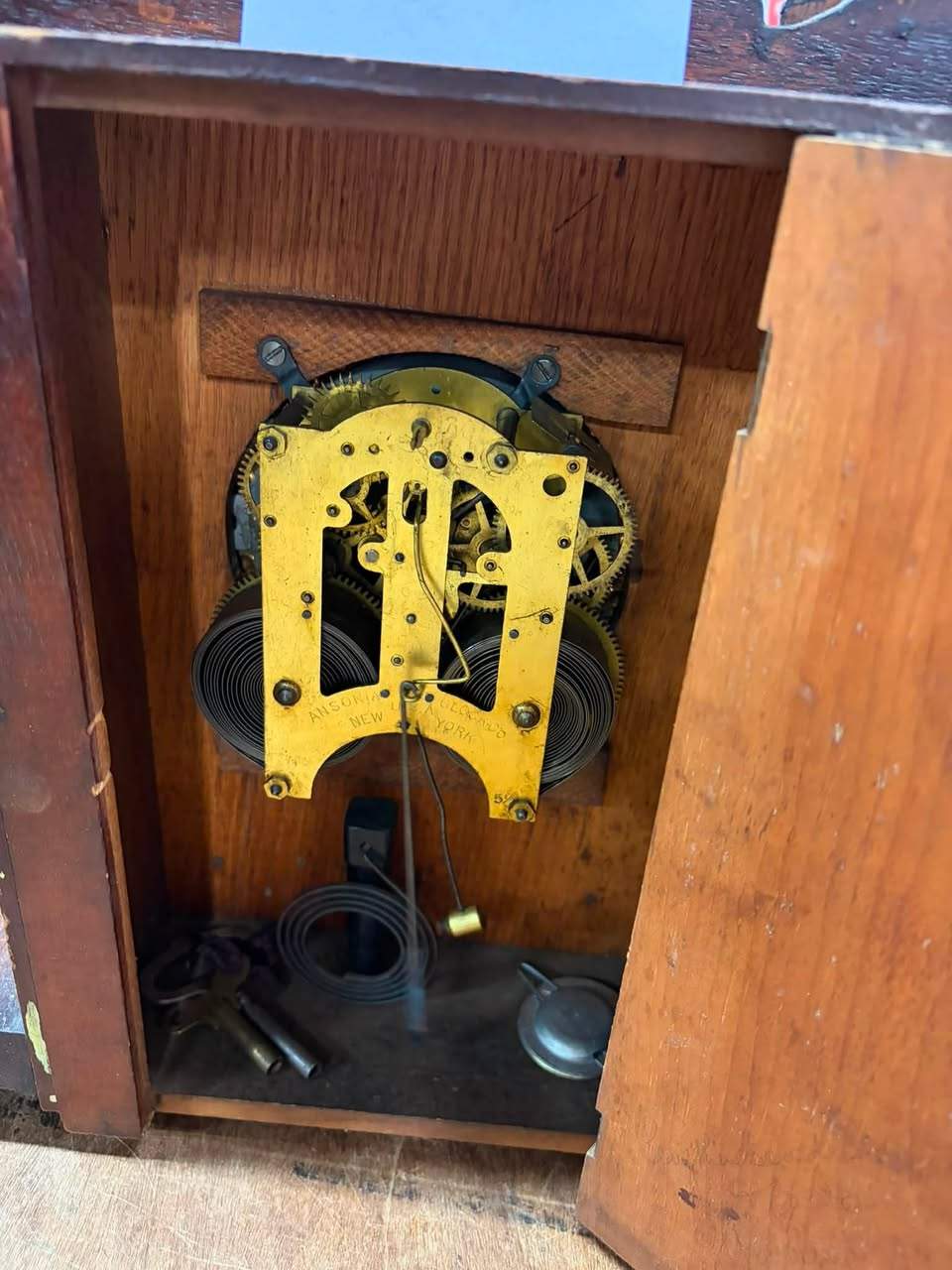 There is a gentleman in Paeroa that fixes and buys clocks - we would greatly appreciate if you’re able to contact us to look at this beautiful vintage clock please.
Please pass this message to locate this person.