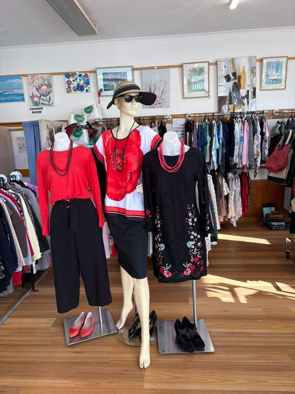 Super stylish mannequins today!
From left to right-
Burnt orange top-medium $4
Black plant- size 10 $5
Floral top- medium $5
Black skirt-size 12 $2.25
Hat $3
Black dress -size 10 $7.50