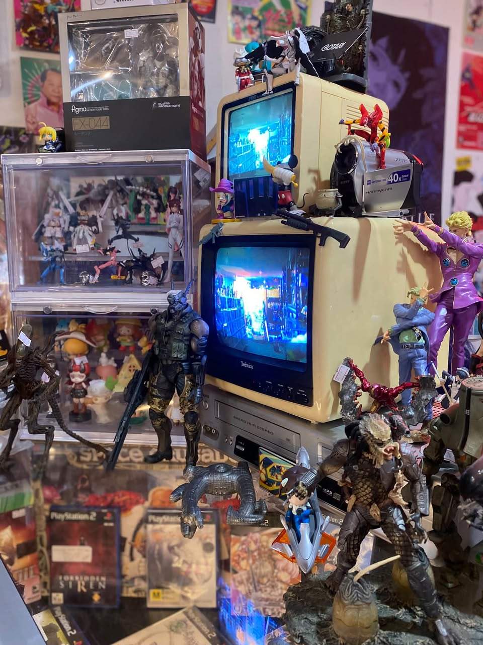 Jun has gathered a massive variety of unique and niche collectables. Now available from Botari Hobby ~ his range of exclusive and rare figurines, toys and games has been personally sourced for you from far and wide.