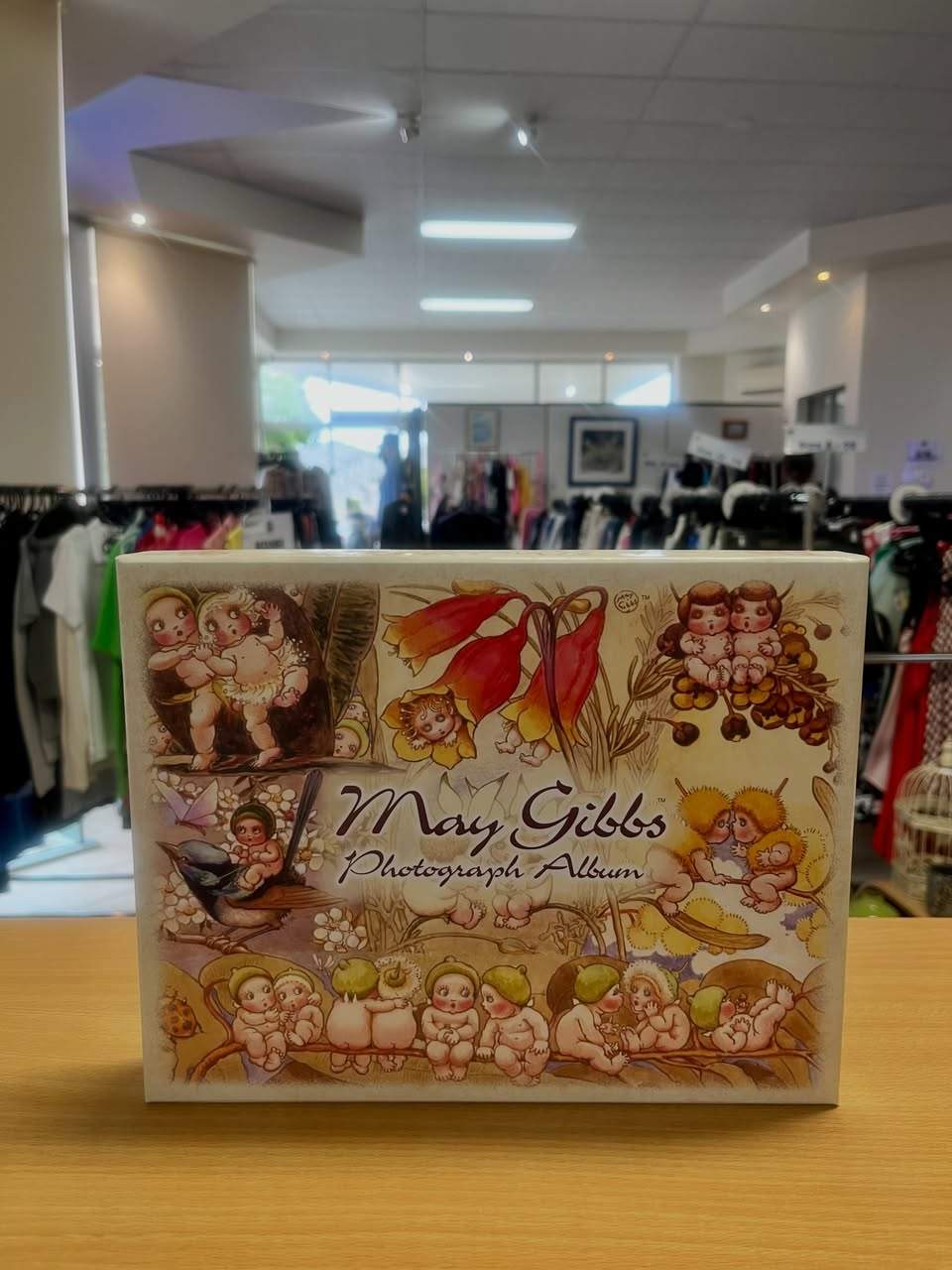 Pretty things
#dusk #maygibbs #opshop #opshopper #goldcoastshopping