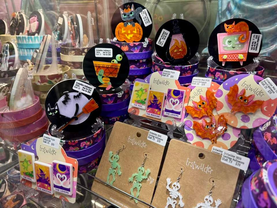 The latest Erstwilder Halloween collection is in store now!
Plus we have some older favourites still in stock!
#erstwilder #broochie #erstwilderbrooch #erstwilderbrooches #daylesford #daylesfordmacedonranges #visitdaylesfordmacedonranges #Halloween #halloween