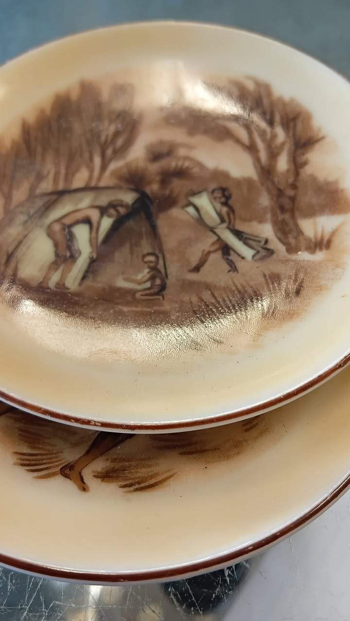 We hope to see you in shopping today .
The most incredible Volunteers will be filling the shop with lots of fresh fashion today .
Gorgeous collectables ,homewares and interesting goodies to look at too.
#opshopgoodies
#opshopgold
#lladrofigurine
#germanpottery
#guitars
#treasures
#coffsharbourbusiness
#noritake
#collectables