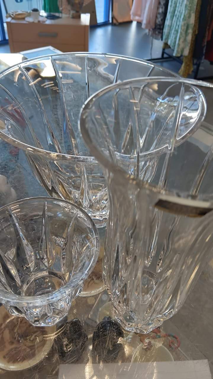 We hope to see you in shopping today .
The most incredible Volunteers will be filling the shop with lots of fresh fashion today .
Gorgeous collectables ,homewares and interesting goodies to look at too.
#opshopgoodies
#opshopgold
#lladrofigurine
#germanpottery
#guitars
#treasures
#coffsharbourbusiness
#noritake
#collectables