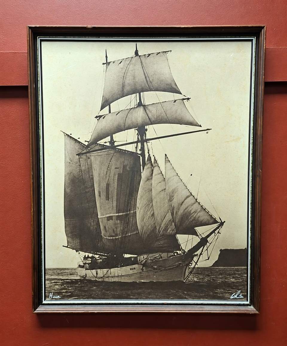 We have had so many incredible pieces come down to the floor over the past week and there is more to come!
Antique New Zealand pieces, retro items, rare books, pottery, furniture..make sure you keep checking in as items are processed and put out on the shop floor throughout the day.
𝘗𝘭𝘦𝘢𝘴𝘦 𝘯𝘰𝘵𝘦: 𝘈𝘭𝘭 𝘴𝘢𝘭𝘦𝘴 𝘢𝘳𝘦 𝘪𝘯𝘴𝘵𝘰𝘳𝘦 𝘰𝘯𝘭𝘺, 𝘯𝘰 𝘩𝘰𝘭𝘥𝘴, 𝘯𝘰 𝘱𝘢𝘺𝘮𝘦𝘯𝘵 𝘷𝘪𝘢 𝘱𝘩𝘰𝘯𝘦 𝘰𝘳 𝘪𝘯𝘵𝘦𝘳𝘯𝘦𝘵. 𝘗𝘭𝘦𝘢𝘴𝘦 𝘯𝘰𝘵𝘦 𝘪𝘵𝘦𝘮𝘴 𝘮𝘢𝘺 𝘩𝘢𝘷𝘦 𝘢𝘭𝘳𝘦𝘢𝘥𝘺 𝘴𝘰𝘭𝘥 𝘢𝘵 𝘵𝘩𝘦 𝘵𝘪𝘮𝘦 𝘰𝘧 𝘵𝘩𝘪𝘴 𝘣𝘦𝘪𝘯𝘨 𝘱𝘰𝘴𝘵𝘦𝘥. 𝘍𝘰𝘳 𝘶𝘳𝘨𝘦𝘯𝘵 𝘦𝘯𝘲𝘶𝘪𝘳𝘪𝘦𝘴 𝘱𝘭𝘦𝘢𝘴𝘦 𝘤𝘰𝘯𝘵𝘢𝘤𝘵 𝘰𝘶𝘳 𝘴𝘵𝘰𝘳𝘦 𝘷𝘪𝘢 (𝟢𝟫) 𝟦𝟥𝟪 𝟥𝟨𝟤𝟥 𝘢𝘴 𝘵𝘩𝘪𝘴 𝘱𝘢𝘨𝘦 𝘪𝘴 𝘯𝘰𝘵 𝘮𝘰𝘯𝘪𝘵𝘰𝘳𝘦𝘥 𝟤𝟦/𝟩.