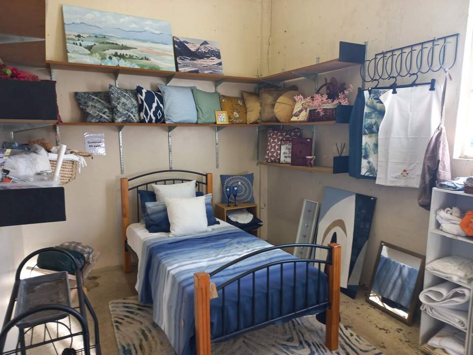 Did you know we have an entire room dedicated to bedding and homewares? From cushions and sheets to mirrors and all sorts of other household finds, it's a space that's well worth exploring. Whether you're refreshing your family home, furnishing a rental, or adding those finishing touches to a beach house, you're bound to come across something useful, beautiful, or unexpectedly perfect for your space.
#OpShopFinds #Hamiltonopshop #BargainHunter #thrifting