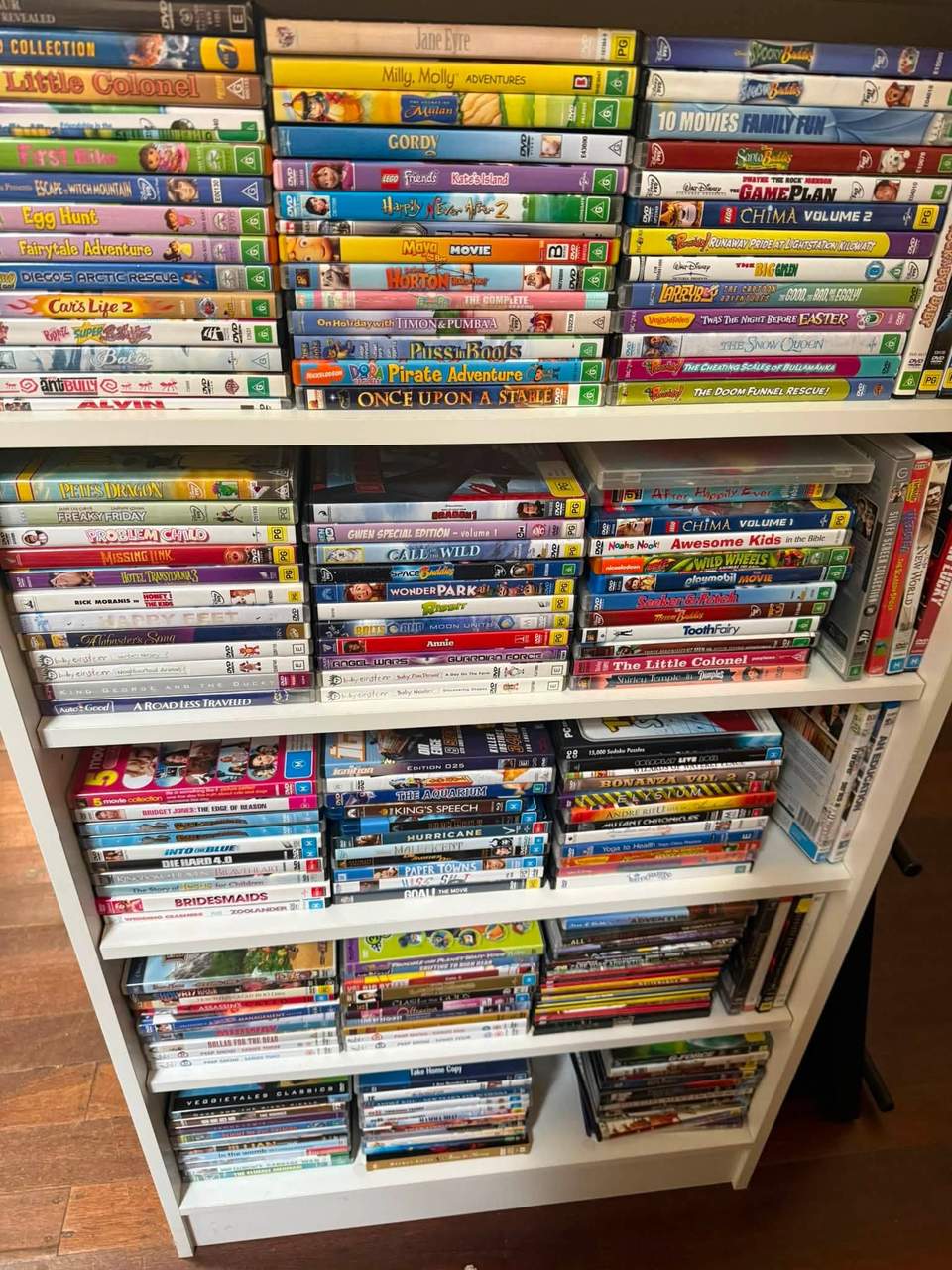 Some highlights in our donations this week! ☀️Open Friday/Saturday/Sunday 11-3 ☀️ 👖👚🎽Adult clothing $5 (some exceptions) 👦🏼👧🏽🧑🏻‍🦱Kids clothing $2 📚📖📕Books $2 🍶🥣🏺Bric a Brac $1-$10 🫖🪆🖼️Antiques and collectibles as priced.