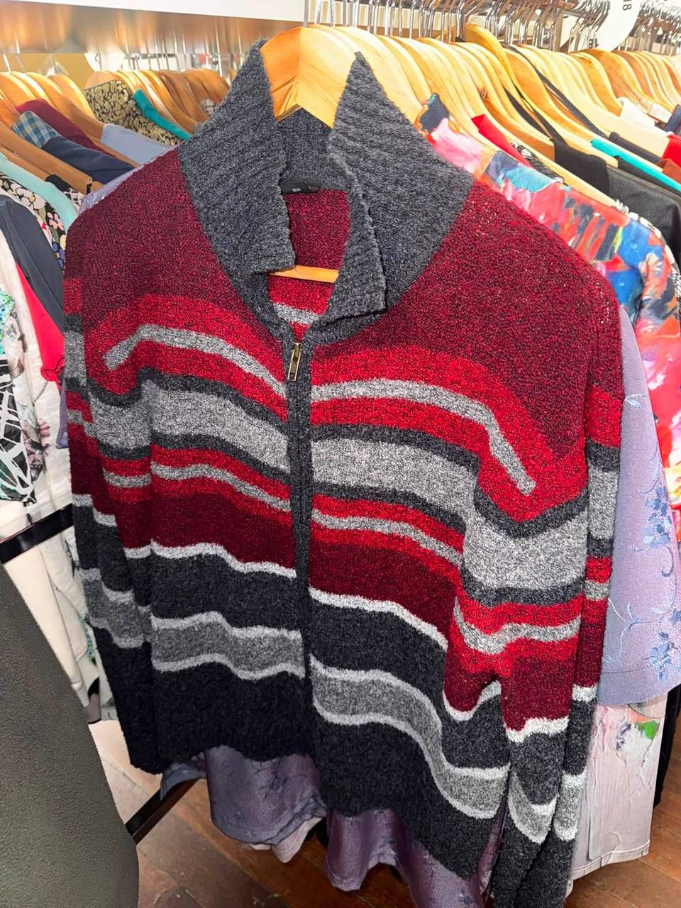 Some highlights in our donations this week! ☀️Open Friday/Saturday/Sunday 11-3 ☀️ 👖👚🎽Adult clothing $5 (some exceptions) 👦🏼👧🏽🧑🏻‍🦱Kids clothing $2 📚📖📕Books $2 🍶🥣🏺Bric a Brac $1-$10 🫖🪆🖼️Antiques and collectibles as priced.