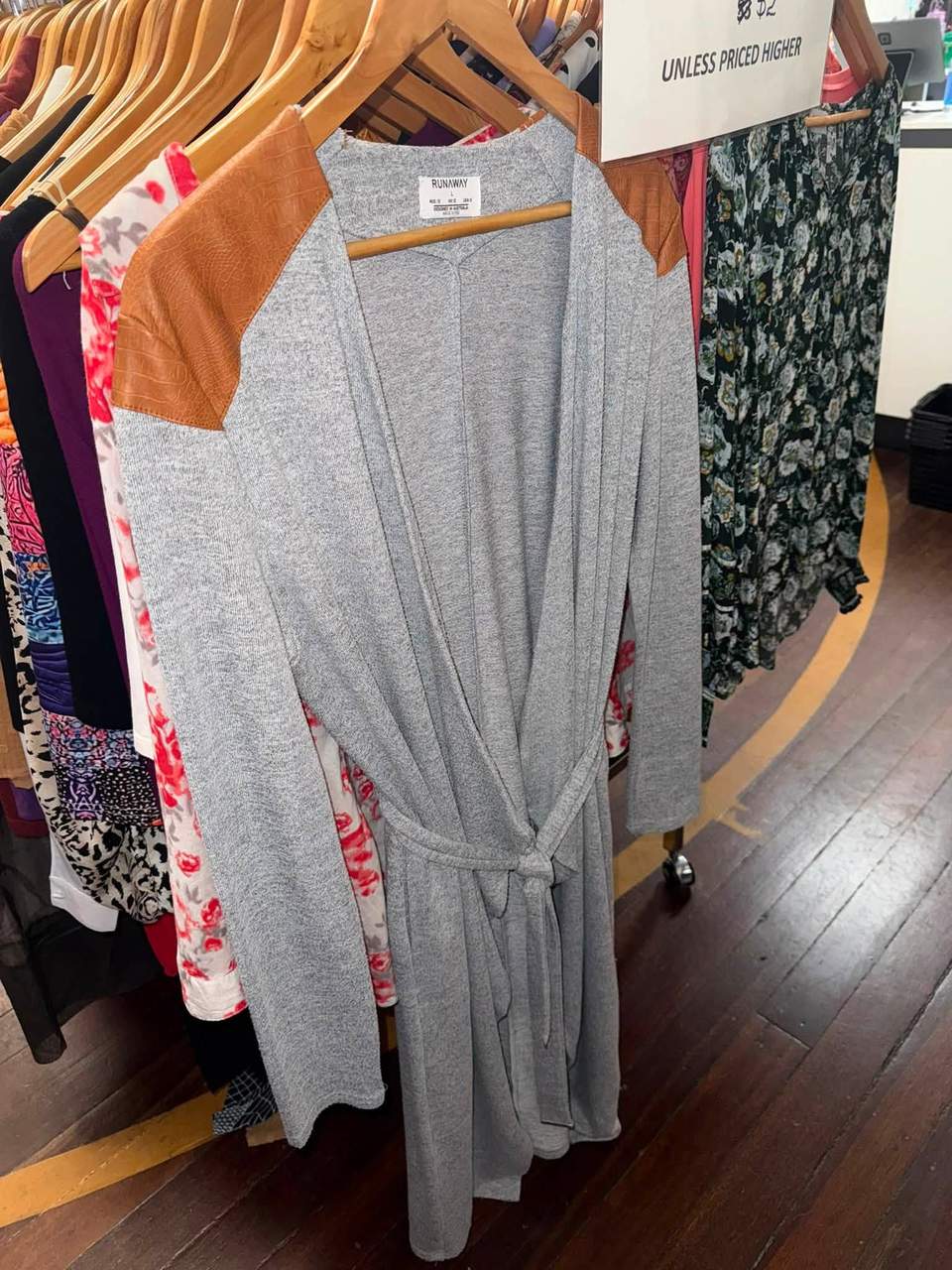 Some highlights in our donations this week! ☀️Open Friday/Saturday/Sunday 11-3 ☀️ 👖👚🎽Adult clothing $5 (some exceptions) 👦🏼👧🏽🧑🏻‍🦱Kids clothing $2 📚📖📕Books $2 🍶🥣🏺Bric a Brac $1-$10 🫖🪆🖼️Antiques and collectibles as priced.