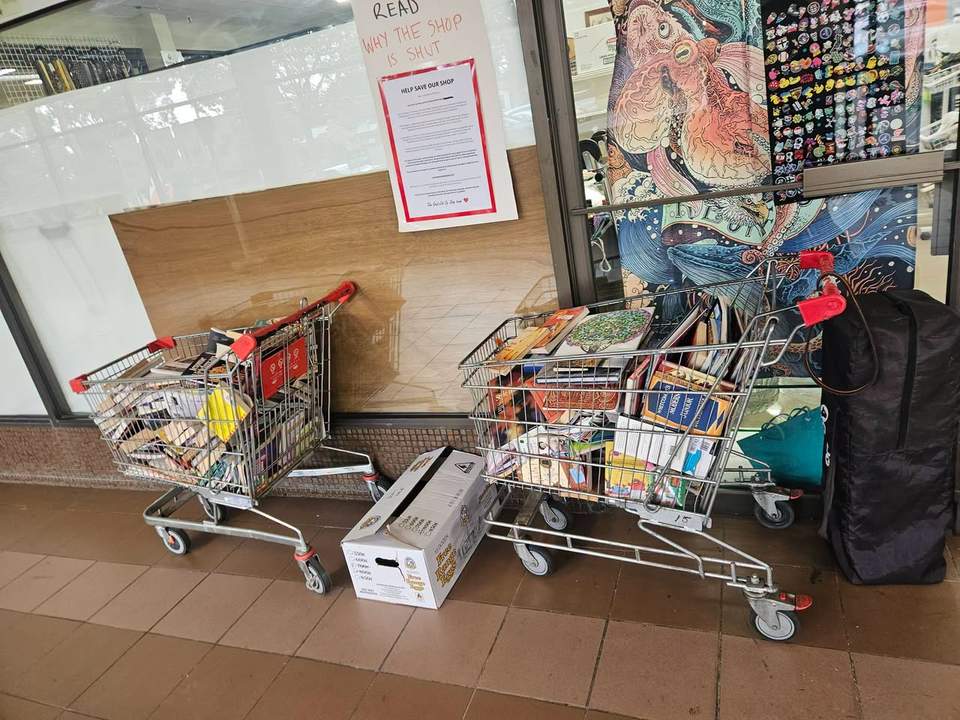 Last day for FREEBIES everyone!! Come have a last look at what we have, you might find something special
Note: we are still not open just putting free stuff outside to help us with downsizing. See next post about date of GRAND REOPENING
Located at Diamond Village Shopping Centre Nepean Street Watsonia