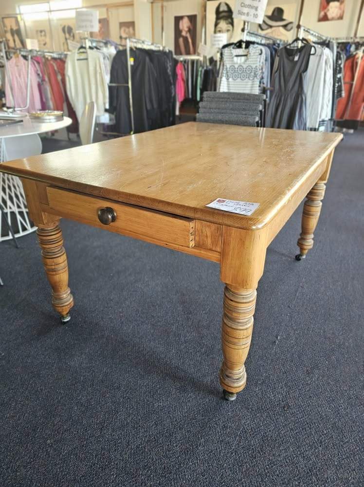 We have beautiful furniture in store
Have a browse
Share with a friend if they are on the search for an item
 Happy Thrifting
#furnituredeals      #woolston