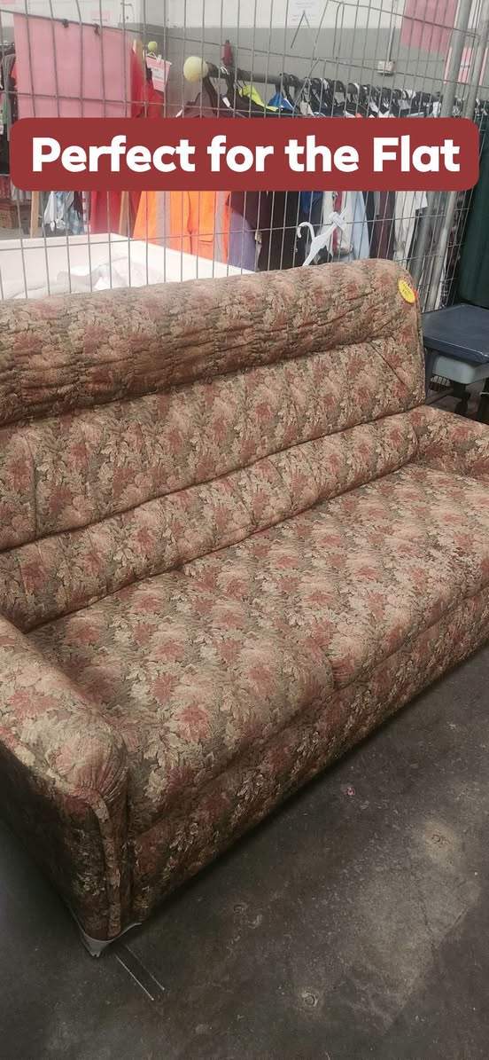 What a great problem to have - lots of new stock in our Clearance Warehouse.
Lounge suites and dining chairs, baby gear and bedroom furniture.
Awesome prices- some are refurbishing projects.