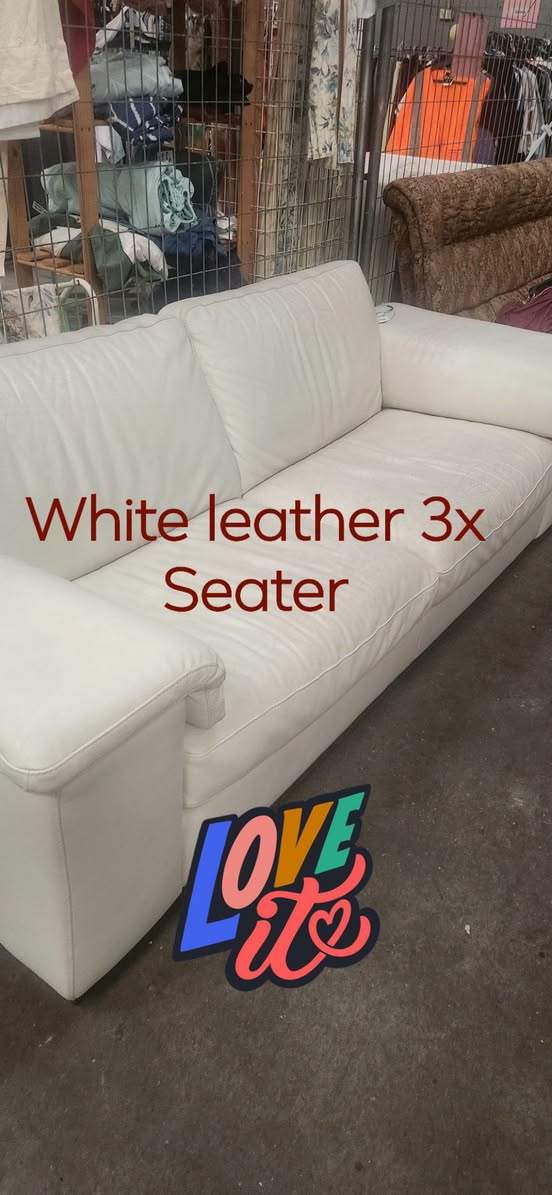 What a great problem to have - lots of new stock in our Clearance Warehouse.
Lounge suites and dining chairs, baby gear and bedroom furniture.
Awesome prices- some are refurbishing projects.