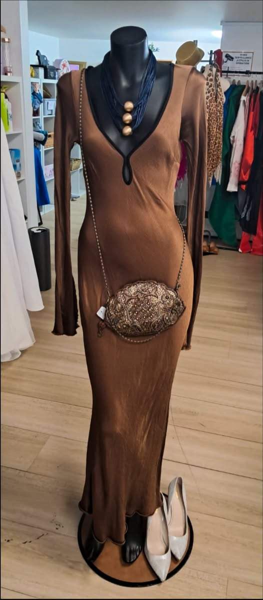 Beachy Boho is calling at elcies Semaphore… Slick & silky gowns, fabulous florals & soft tones for accessories are the highlight this week. All your favourite brands including Country Road, Cue, Veronika Maine, and Mela Purdie. See something you LOVE??? 🩷 First in best dressed at Elcies: Semaphore: 231 Military Road (Behind IGA) ☎️ 7070 6786 OPEN 7 DAYS A WEEK