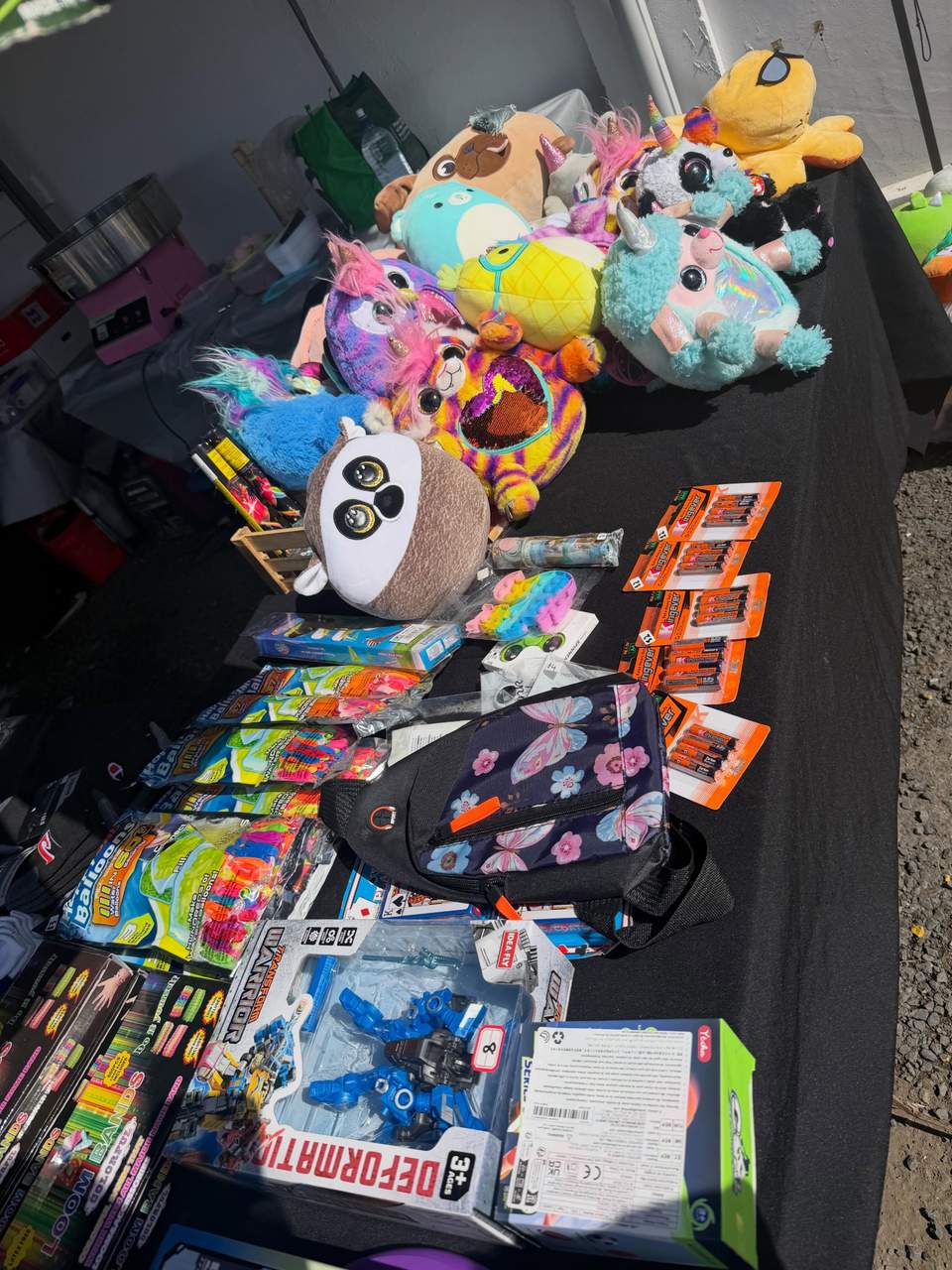 We’re having such a wonderful day so far! still going until 1pm, so there’s still time to come on down and join us! 🛍️🙌
