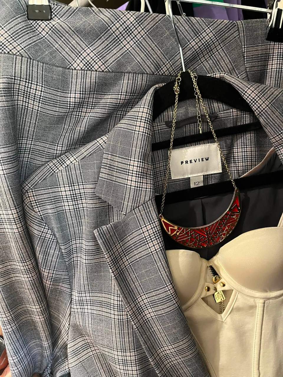 Open until 5pm with new fashion finds and low price tags; customers are invited to message the seller.