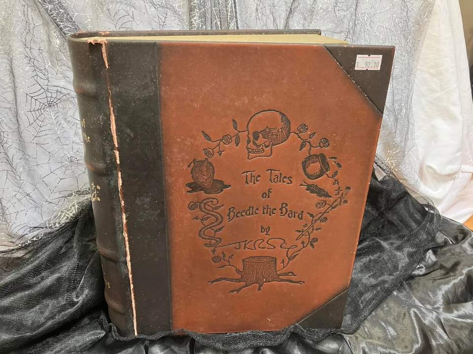 Calling all Harry Potter fans!! We have some awesome HP items at the shop this week - including collectables. All in great condition too.
#harrypotter #marypotterhospiceshop #opshopfinds