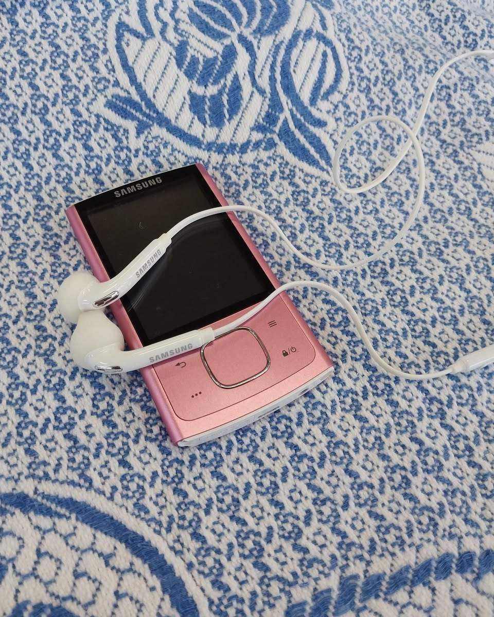 Samsung MP3 Player
This historical piece is in great condition
Come on in and check it out
We're here 7 days
If you are interested in any of the items shown , Please contact the  shop directly  by PHONE
        09 620 0399
                The Charity Corner
Supporting those living with ME/ Chronic Fatigue Syndrome & Fibromyalgia
1484 Dominion Road
Mt Roskill
At the roundabout with Richardson Road     Mon - Fri 10 - 5
Sat           10 - 4
Sun          11 - 3
PH 09 620 0399
 #samsung #samsungMP3player #samsungPinkMP3Player