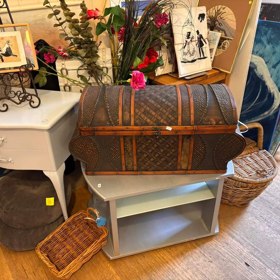Isn’t this a great find! A vintage woven bamboo and rattan dome-top storage trunk in very good condition, which would be not only beautiful to look at but practical as well. A win win for the lucky person who buys it! We’re at 33 Mechanics Road Red Hill and open Tuesday, Weds, Fri and Sat from 10 am to 1 pm. Proudly supporting Peninsula Home Hospice and other local nonprofits.
