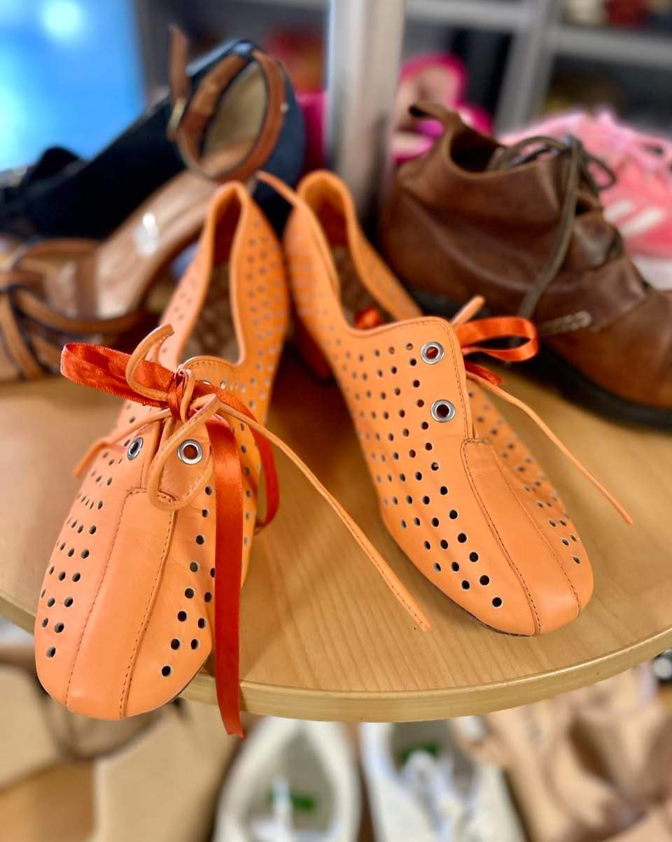 Happy Rāmere!
We have some beautiful items in store for you this weekend…and our creative elves have been spring-ifying our displays, getting new Lucky Dip boxes ready, refreshing our shoes and designer rack! Have a wonderful day!
Open
Monday -Saturday 10-4
Thank you for supporting hospice patients and whānau x
