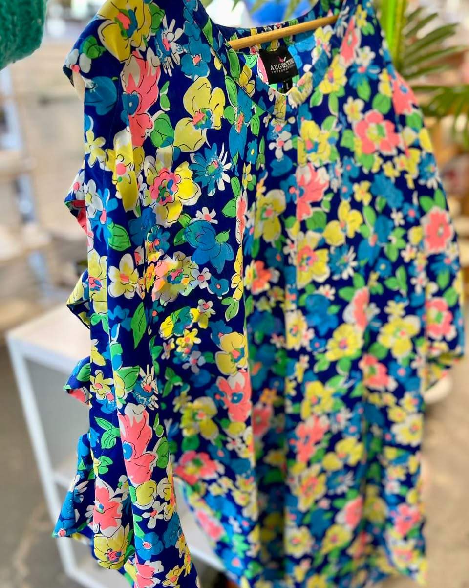 Happy Rāmere!
We have some beautiful items in store for you this weekend…and our creative elves have been spring-ifying our displays, getting new Lucky Dip boxes ready, refreshing our shoes and designer rack! Have a wonderful day!
Open
Monday -Saturday 10-4
Thank you for supporting hospice patients and whānau x