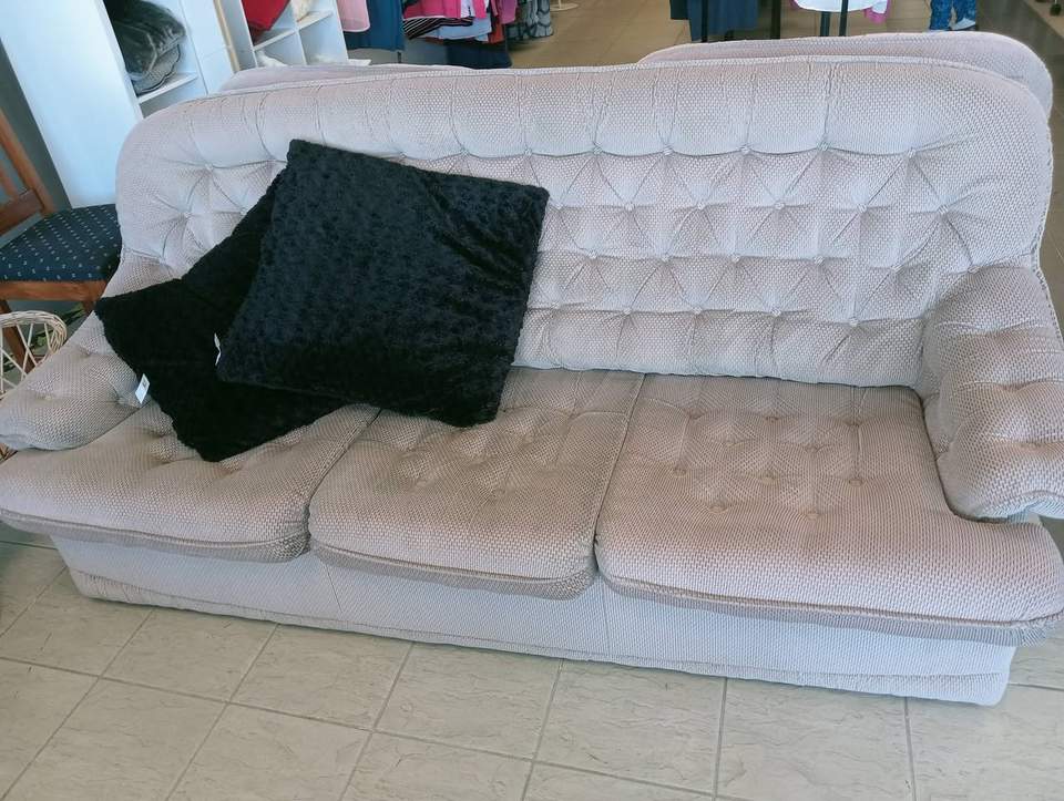3 piece lounge suite $90