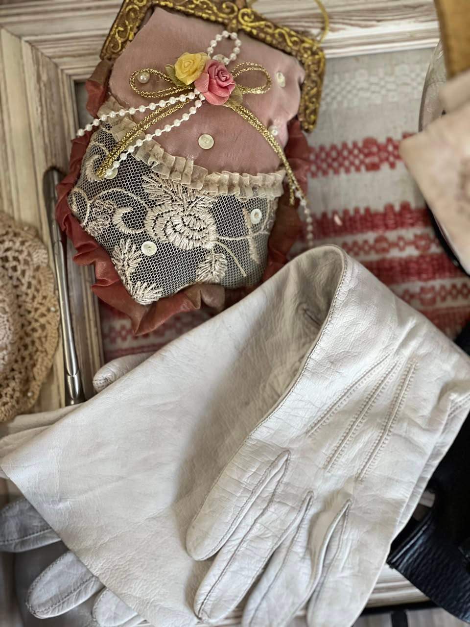 We need volunteers for our Warkworth hospice shop at Argyll Angle, 58 Queen St, Warkworth and its little sister shop Tickled Pink across the alley. If you love beautiful things and want to do good in your community, this could be perfect for you. Please pop into our Warkworth shop  and ask for Liz or call 09 425 0534