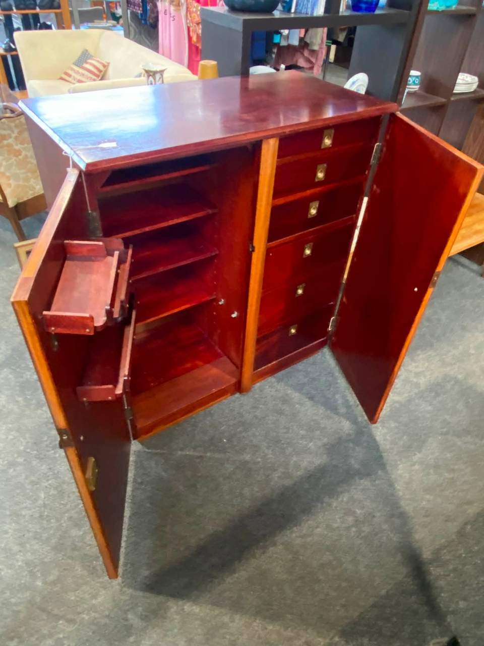 ☀️Happy Thursday☀️ Beautiful pieces fresh on the shop floor today! 🛍️Come have a browse! 🛍️ 321 Fraser street, Tauranga Open - Tuesday- Saturday 8:30-4 Closed - Sunday & Monday 📦🚛 We need your donations! Call us on 07 5710775 or email us at admin@bridgeoutreach.org.nz and get booked in for a FREE donation pick up!