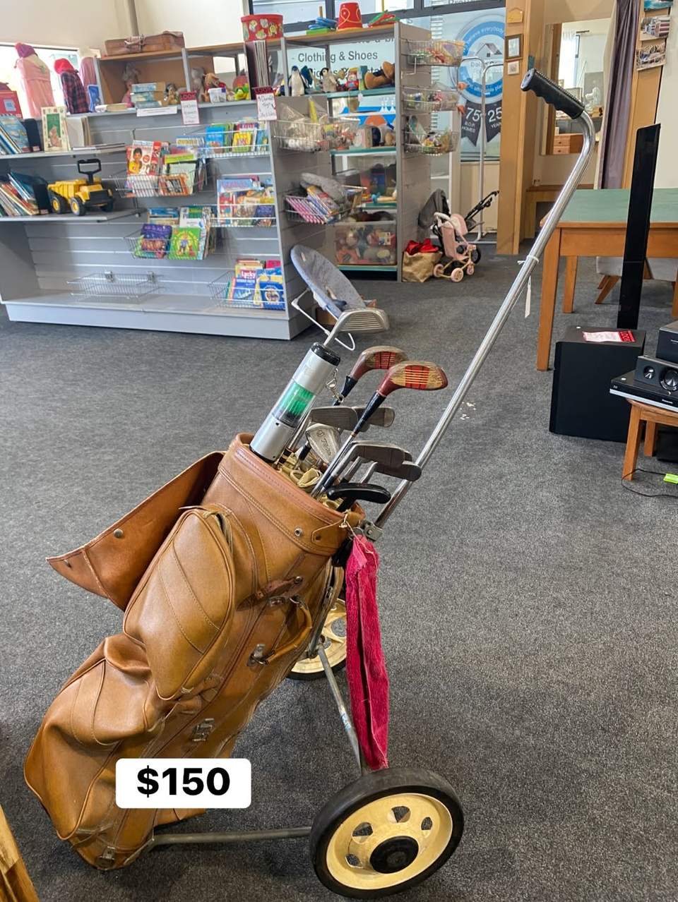 ☀️Happy Thursday☀️ Beautiful pieces fresh on the shop floor today! 🛍️Come have a browse! 🛍️ 321 Fraser street, Tauranga Open - Tuesday- Saturday 8:30-4 Closed - Sunday & Monday 📦🚛 We need your donations! Call us on 07 5710775 or email us at admin@bridgeoutreach.org.nz and get booked in for a FREE donation pick up!