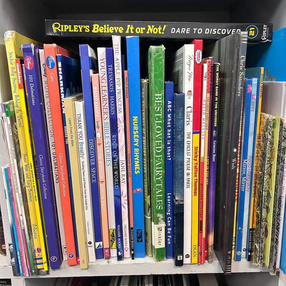 Our kids books are mostly just 50c and older kids/teens books are $1  - $2. We have plenty of both in our little shop this week.
#prelovedkidsbooks #secondhandbooks #schoolholidayreading #cheapkidsbooks