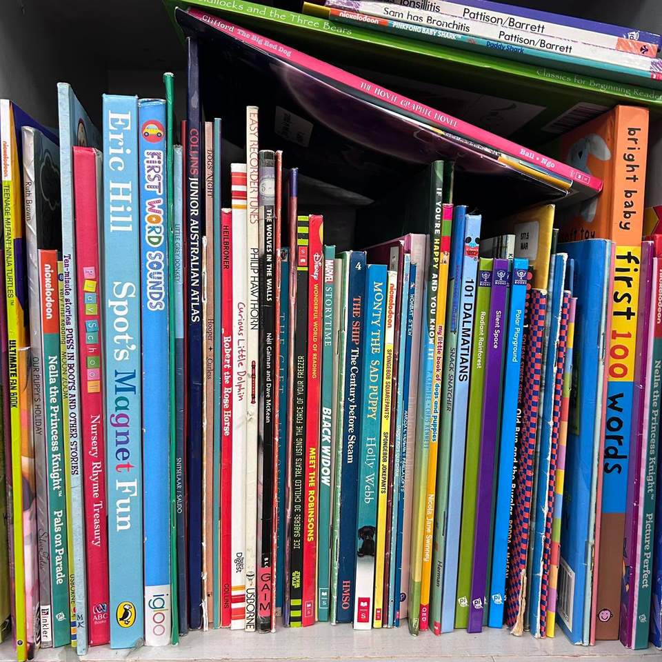 Our kids books are mostly just 50c and older kids/teens books are $1  - $2. We have plenty of both in our little shop this week.
#prelovedkidsbooks #secondhandbooks #schoolholidayreading #cheapkidsbooks
