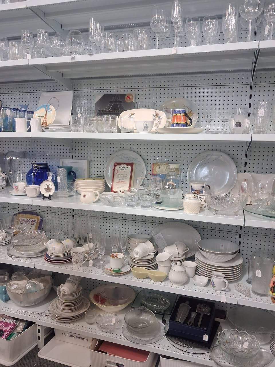 Welcome to another week at Mother Hubbard's Cupboard..
Lots of new and exciting treasures to rummage through..
Dinner sets, cup and saucer sets and clear and coloured glassware all half price until Saturday..
We will also be doing our 30 minute sales during the day so come in and grab your treasures..