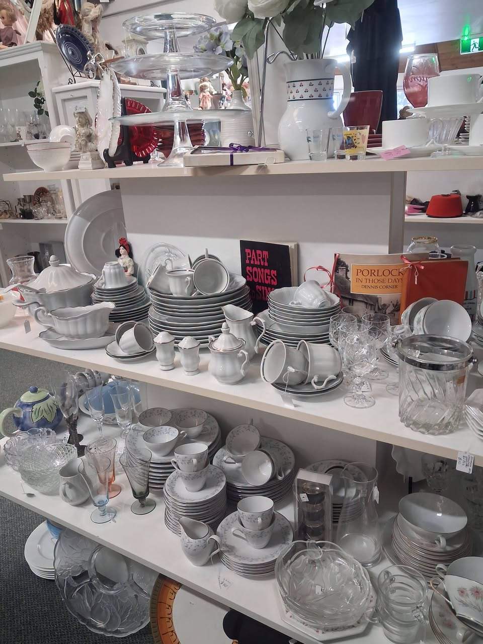 Welcome to another week at Mother Hubbard's Cupboard..
Lots of new and exciting treasures to rummage through..
Dinner sets, cup and saucer sets and clear and coloured glassware all half price until Saturday..
We will also be doing our 30 minute sales during the day so come in and grab your treasures..