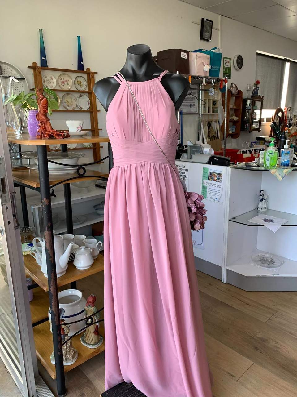 How pretty is this dress,great for a formal! #opshopper #opshopfinds #formal #bargainshopper