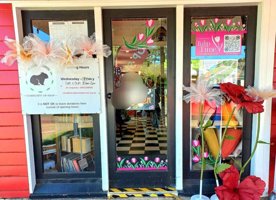 We've embraced Spring into Robertson & all things floral. We're open this weekend 10am-2pm, if your seeing the beautiful tulips in Bowral, make sure you visit us as well. #worththedrive  @tuliptimeflowerfestival #bloominfriday #TogetherWeBloom #tuliptime #visitsouthernhighlands #villageofrobertson #visitrobertson #springintorobertson Robertson Discover More #tuliptimeflowerfestival  #tuliptimesouthernhighlands